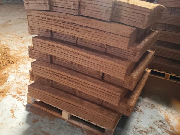 Coco Peat Bricks Pallet Stack