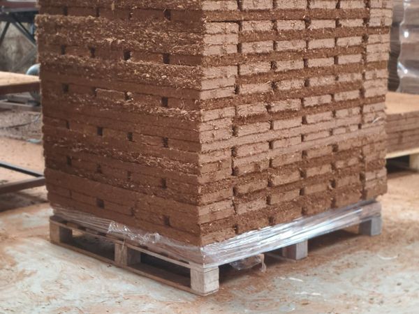Coco Peat Flat Bricks Pallet